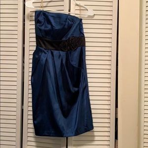 Satin blue strapless dress with pockets